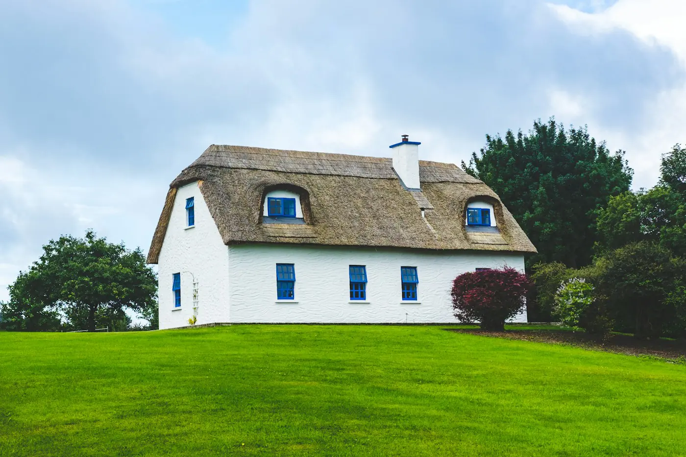 Thatched cottage on half an acre, Moycullen