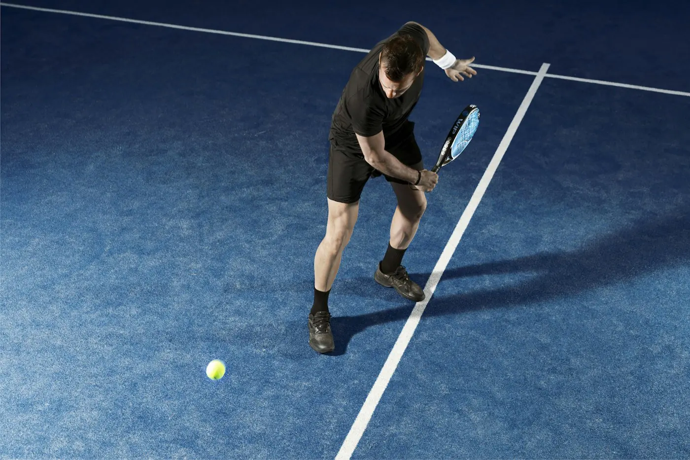 Player preparing to return a shot